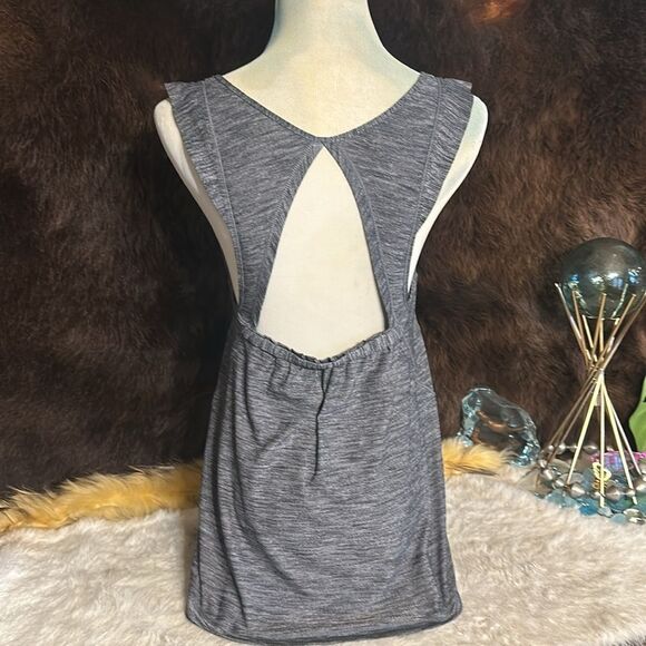 Lululemon top 8 (6012) - Picture 4 of 5